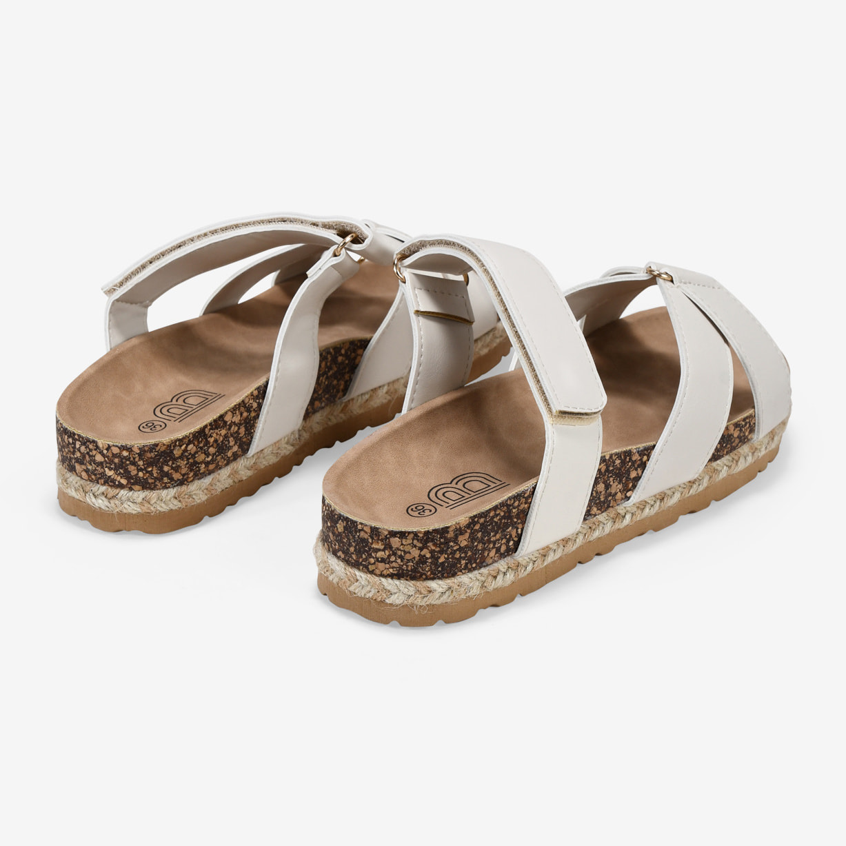 Sandalias planas beige con suela de corcho y esparto