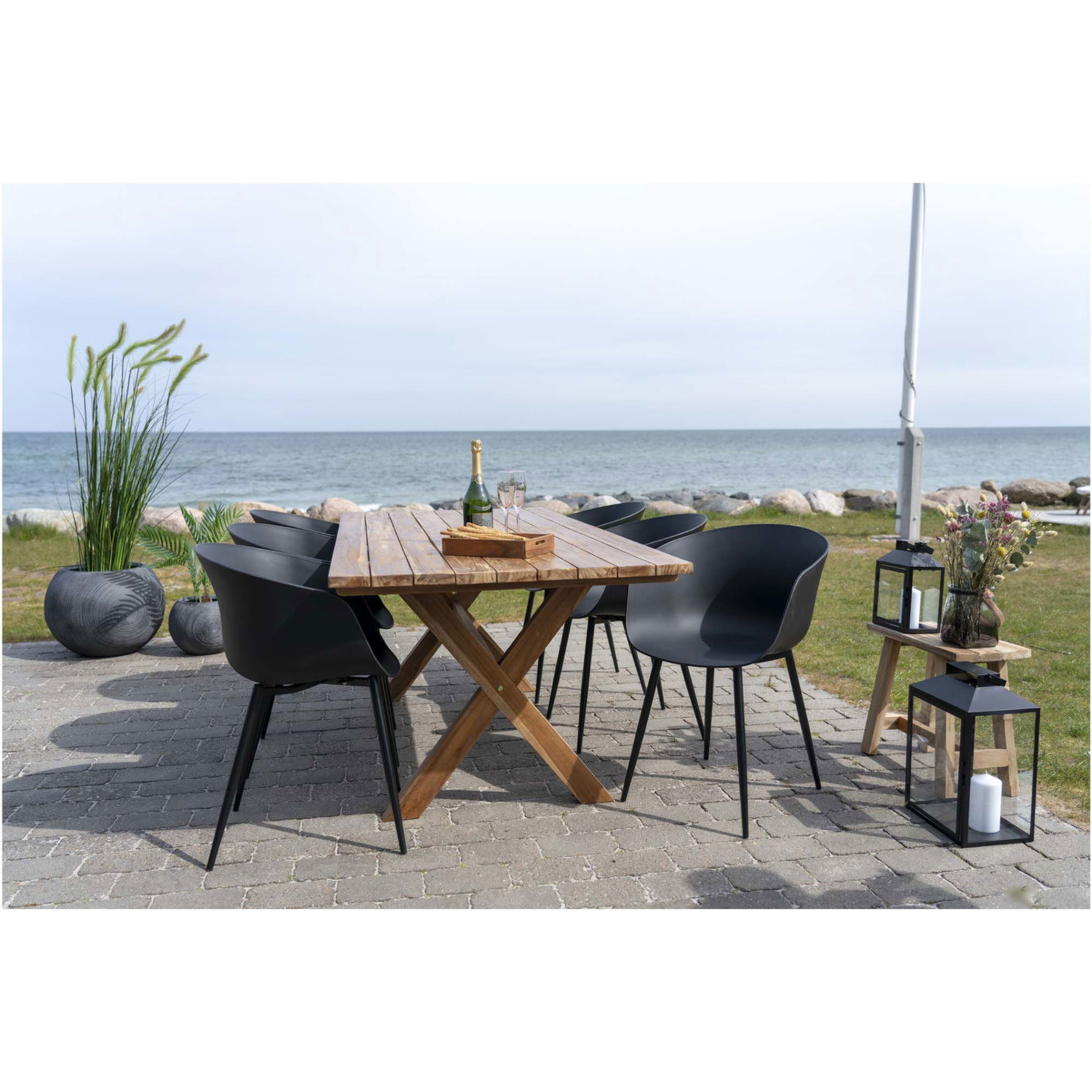 Set 2 sedie da pranzo Roda nera con struttura in metallo nero