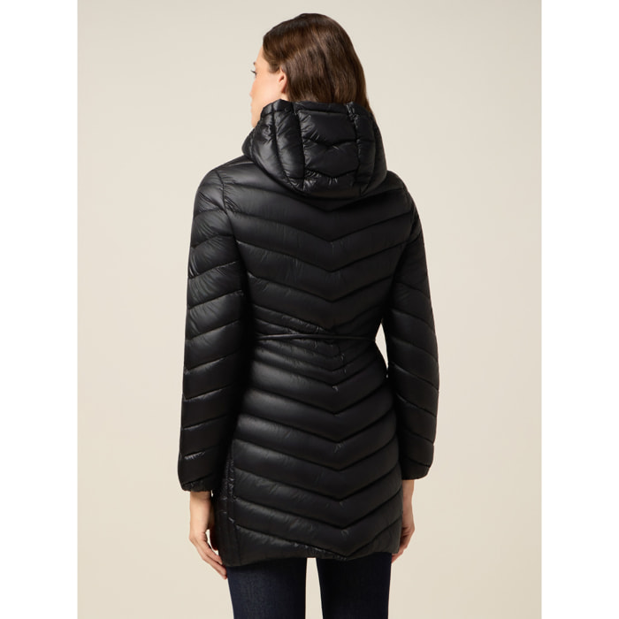 Oltre - Piumino midi con cappuccio e cintura - Nero