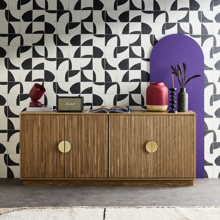 Buffet exotique 4 portes. effet bois de manguier rainuré. buffet bas. poignées en métal doré. L 180 x P 40 x H 75cm
