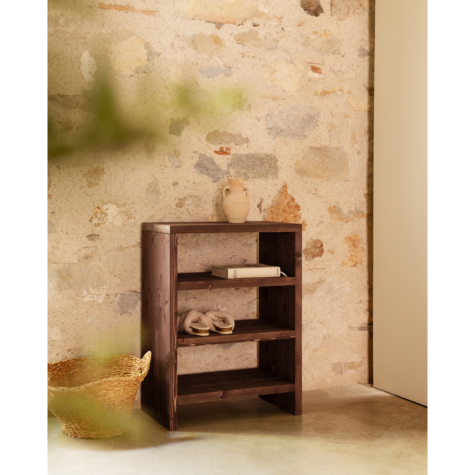 Estantería zapatero de madera maciza tono nogal 80x60cm Alto: 80 Largo: 60 Ancho: 35