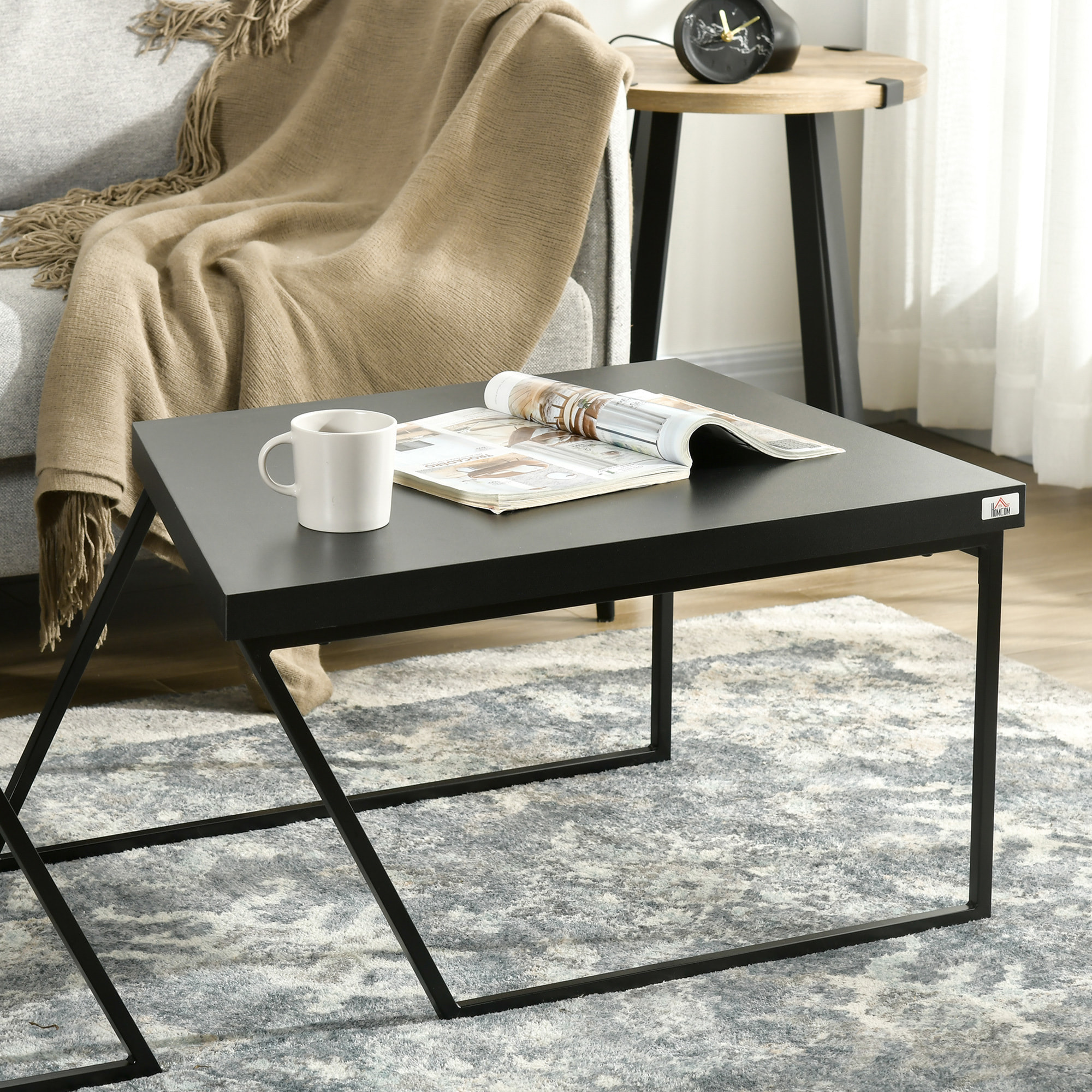 Lot de 2 tables basses design industriel géométrique - effet bois et acier noir