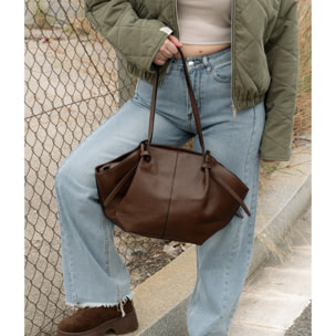 Bolso de hombro marrón con cremallera