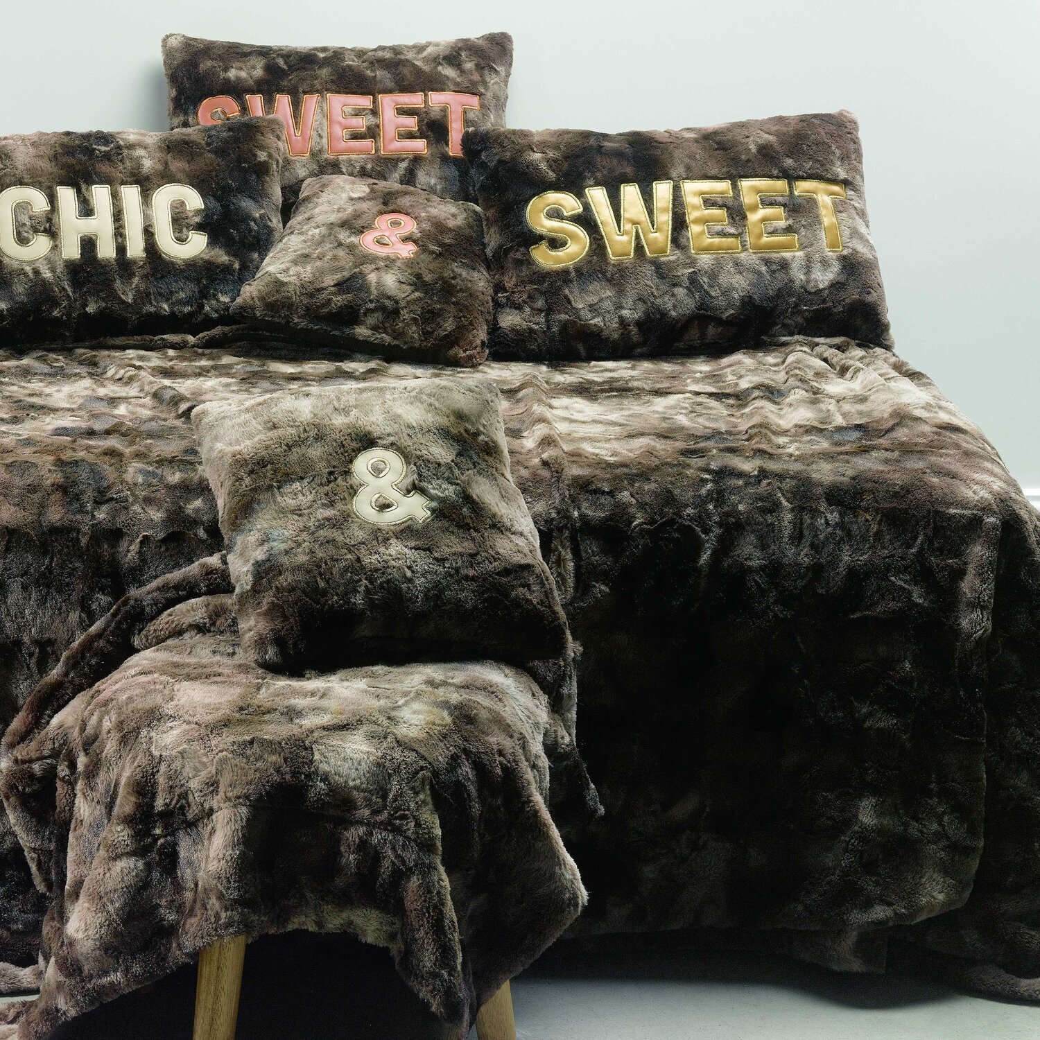 Maxi plaid fausse fourrure 100% polyester 420gsm chic chocolat