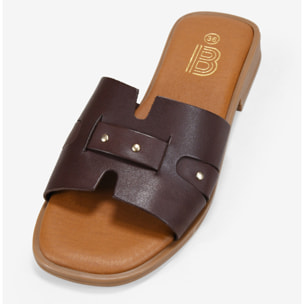 Sandalias planas marrones en piel