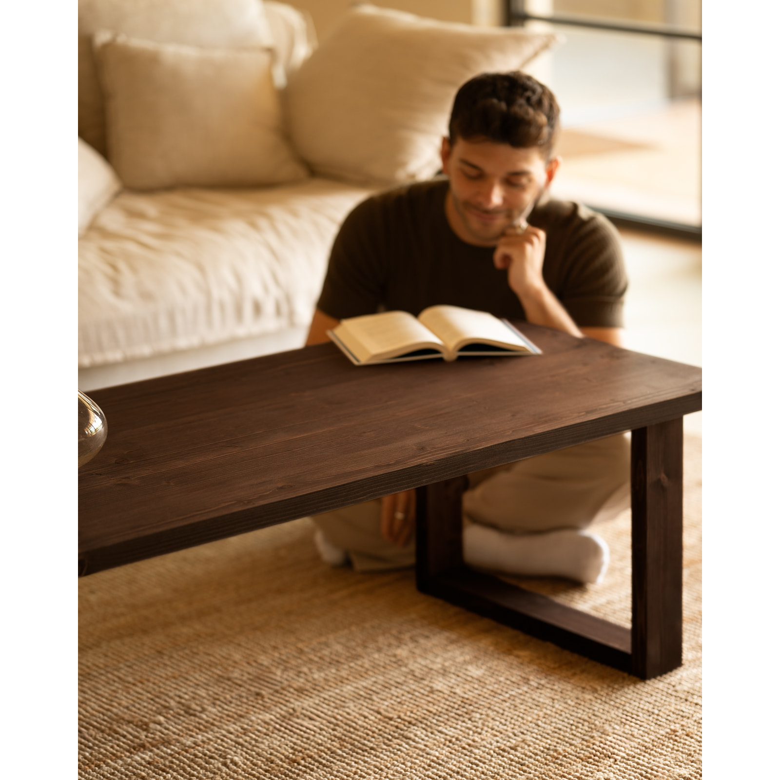 Mesa de centro de madera maciza en tono nogal de varias medidas