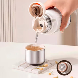 Termo MD-K933 de 300 ml con sellado antifugas, colador para infusiones y tapa convertible en vaso. Incluye apertura de 180°, cordón desmontable y excelente conservación térmica.