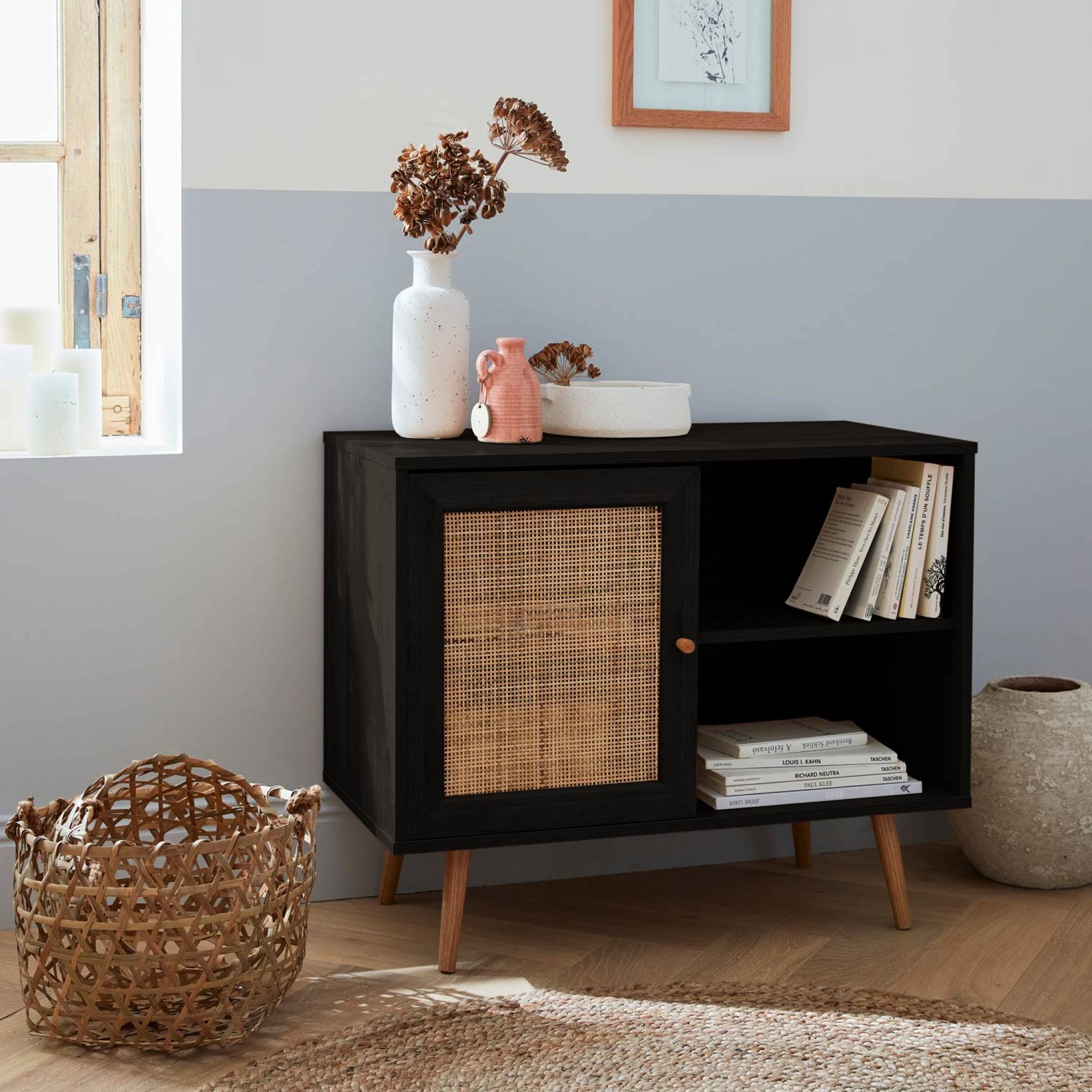 Meuble de rangement en cannage 80x39x65.8cm  Bohème - Noir -  2 niveaux - 1 porte -  pieds scandinaves. buffet bas