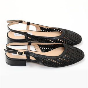 Ballerine slingback in simil pelle con tomaia bucherellata