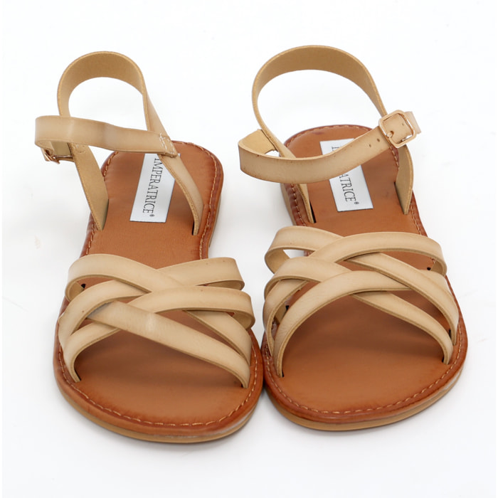 Sandali bassi in simil pelle con fasce incrociate