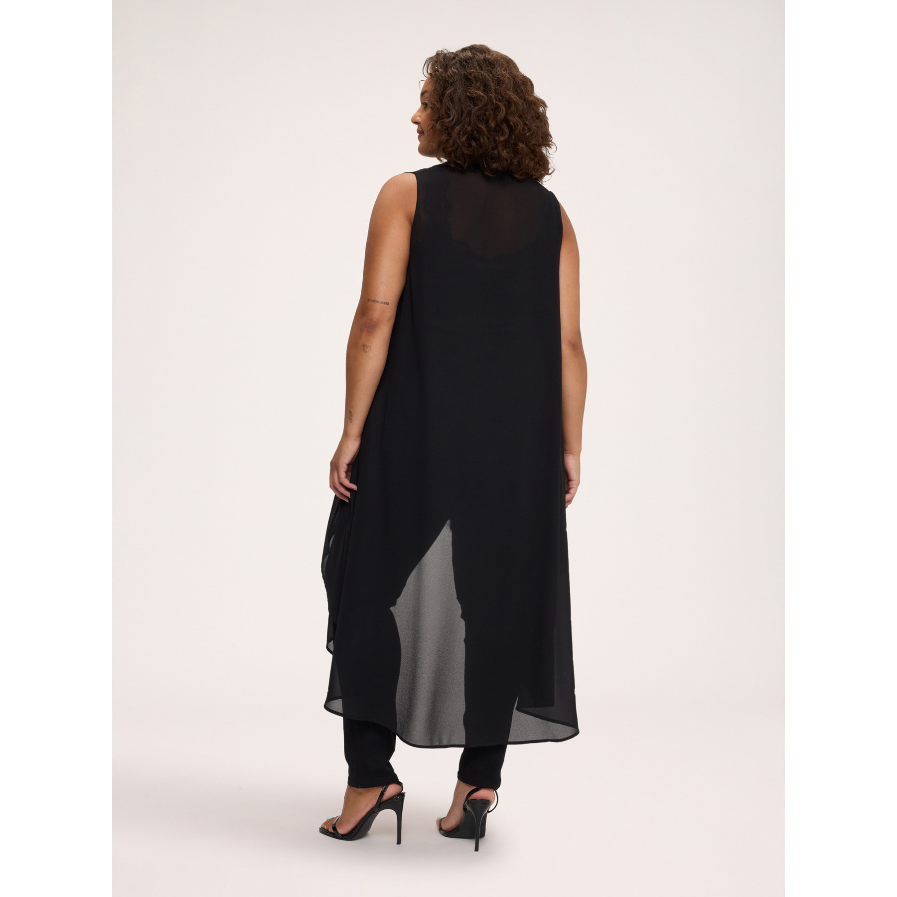 Fiorella Rubino - Maxi Gilet in georgette con orlo asimmetrico - Nero