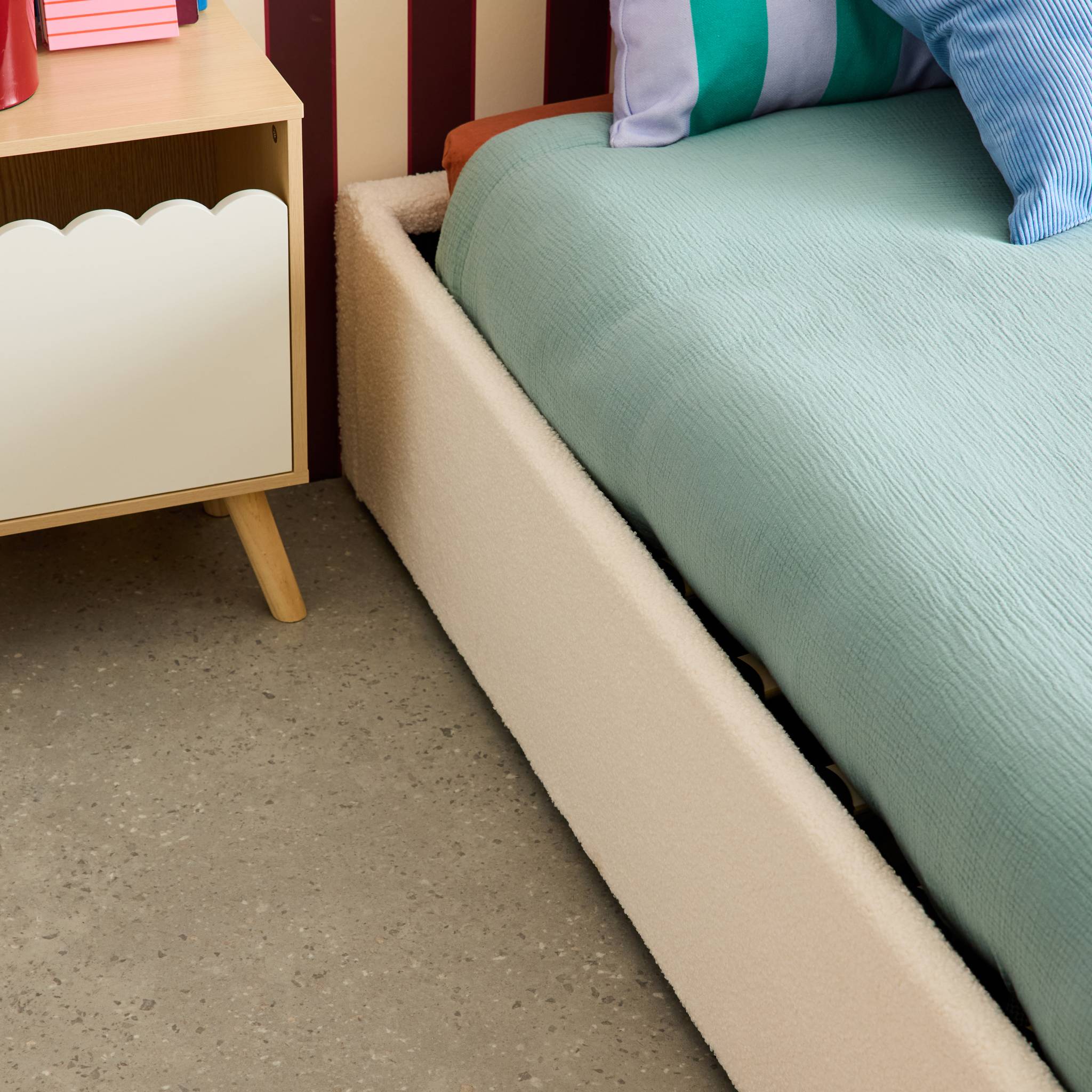 Lit coffre avec sommier à lattes blanc finition bouclette DEVON