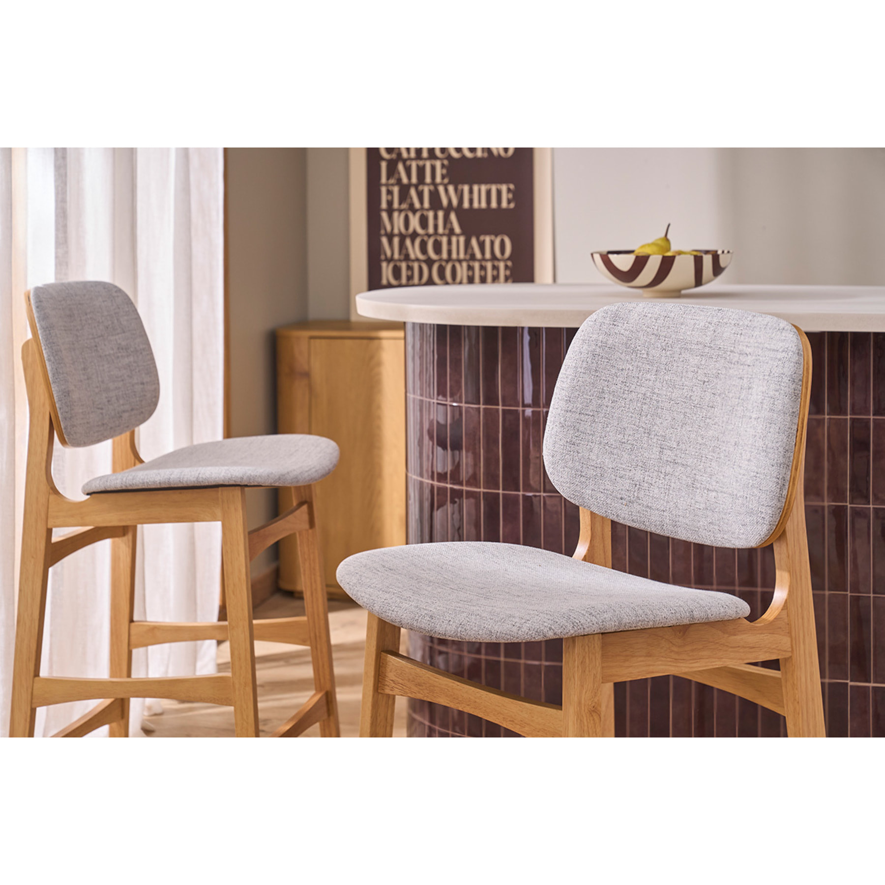 Tabourets scandinaves en bois clair frêne et tissu gris clair H66 cm (lot de 2) SOQUETTE