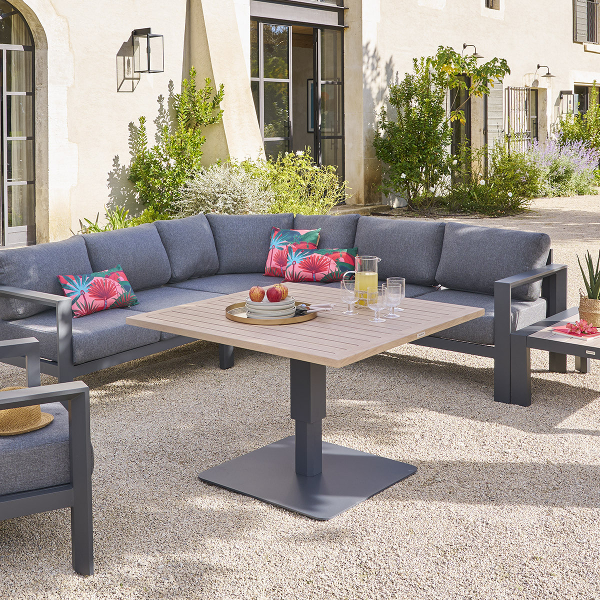 Table de jardin relevable carrée "Salimia" graphite & honey 110 x 110 x 69cm en aluminium