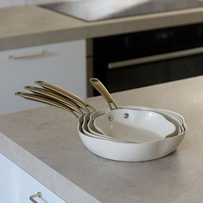 Poêle en aluminium recyclé beige 20cm en forme de fleur DAHLIA