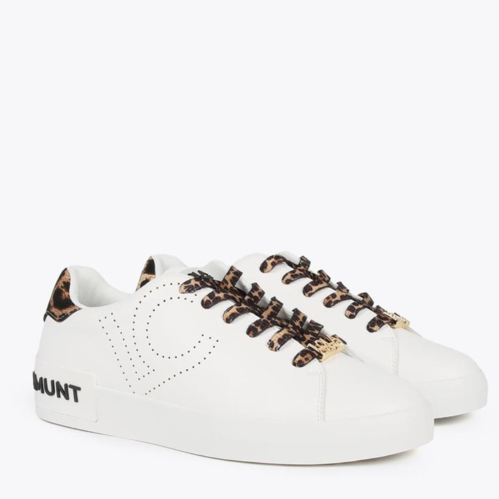 Sneakers con dettaglio LC traforato
