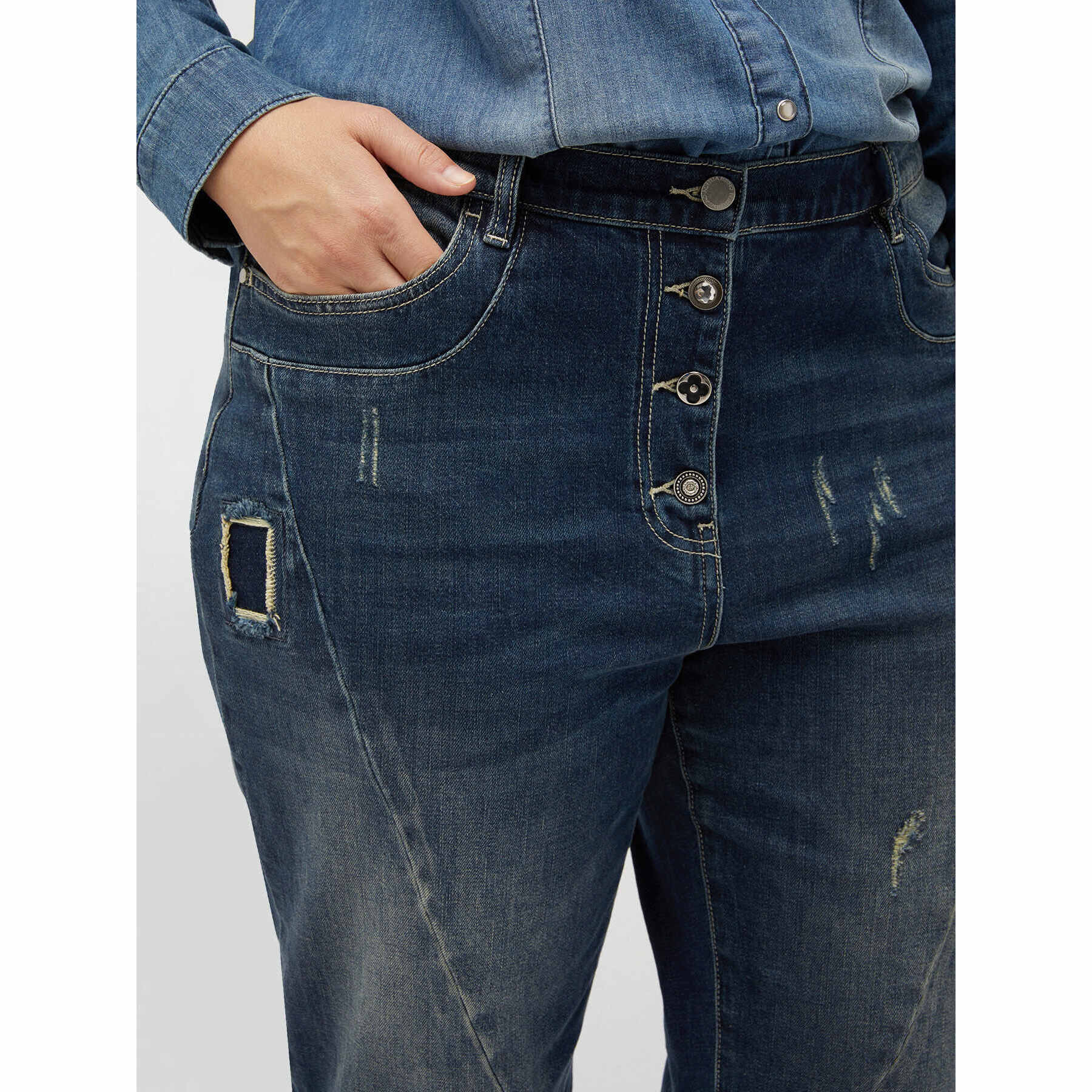 Fiorella Rubino - Jeans barrel con strappi e patch - Blu