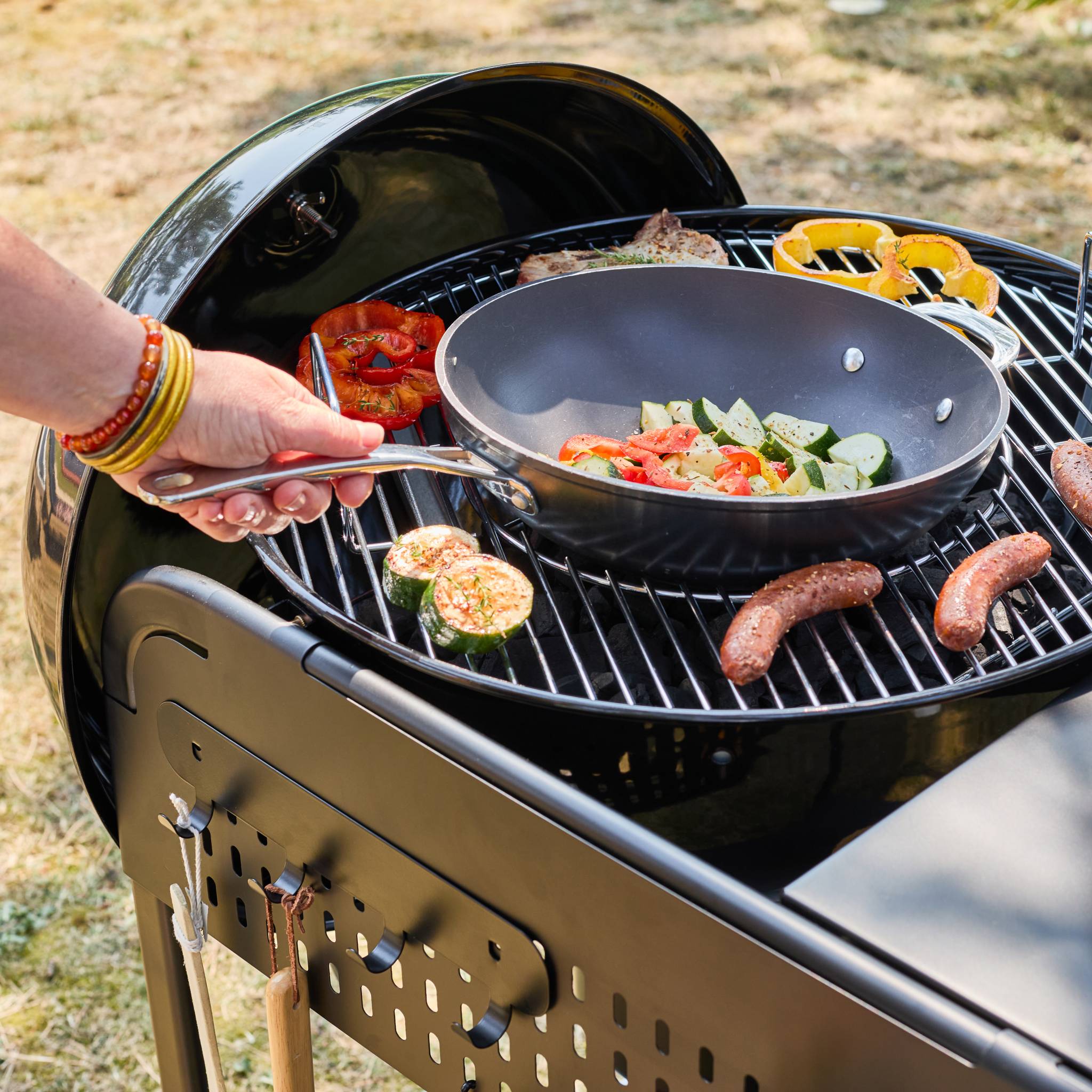 Barbecue rond charbon de bois acier émaillé Ø53cm avec chariot MAURICE