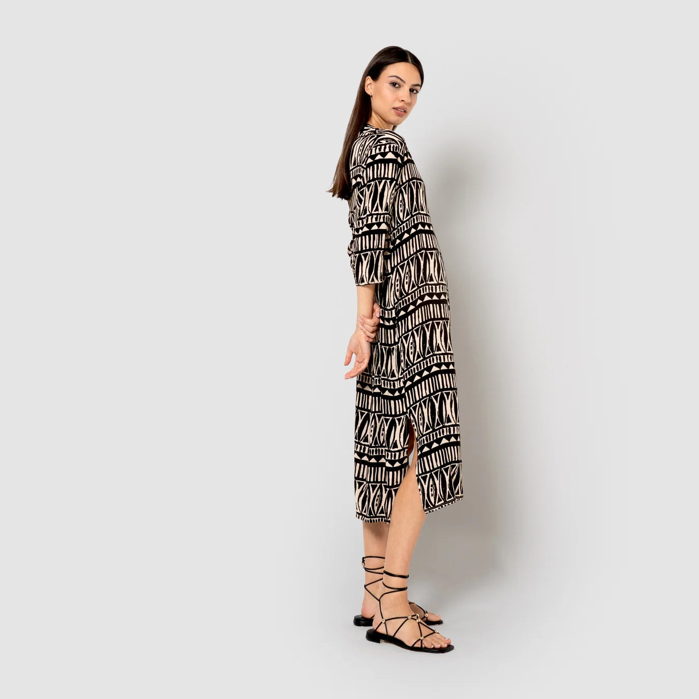 Vestido midi bambula detalles plisados tepec beige/negro
