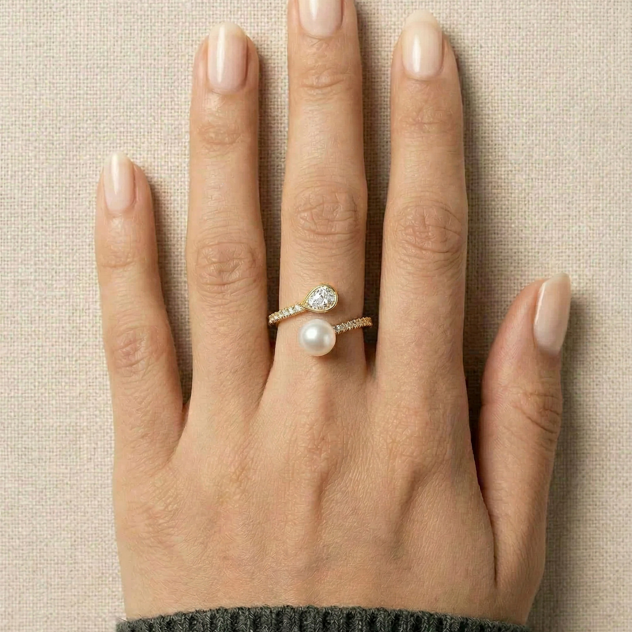Anillo Tian acabado oro amarillo 18k