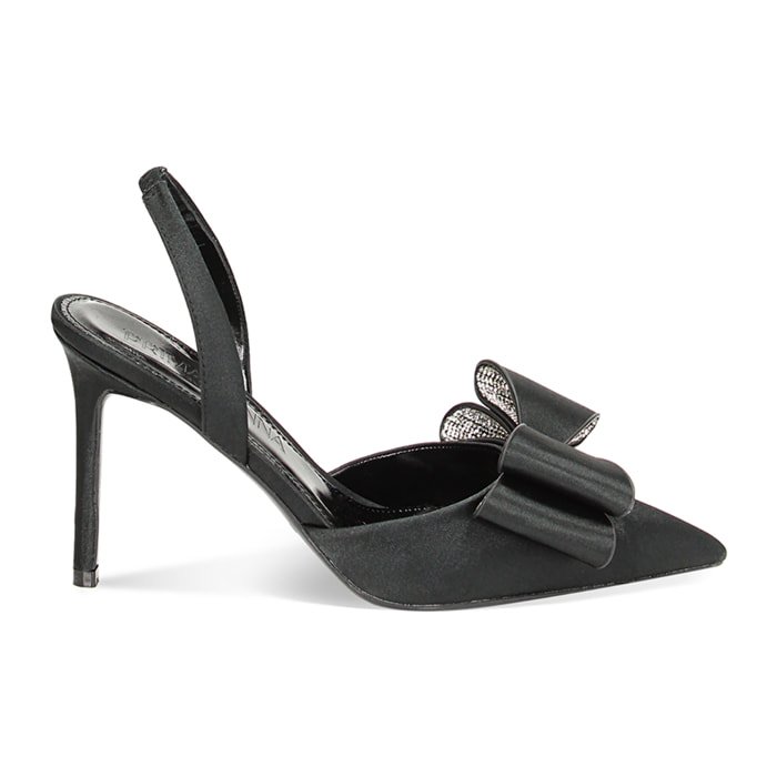 Zapatos de salón slingback negros de satén