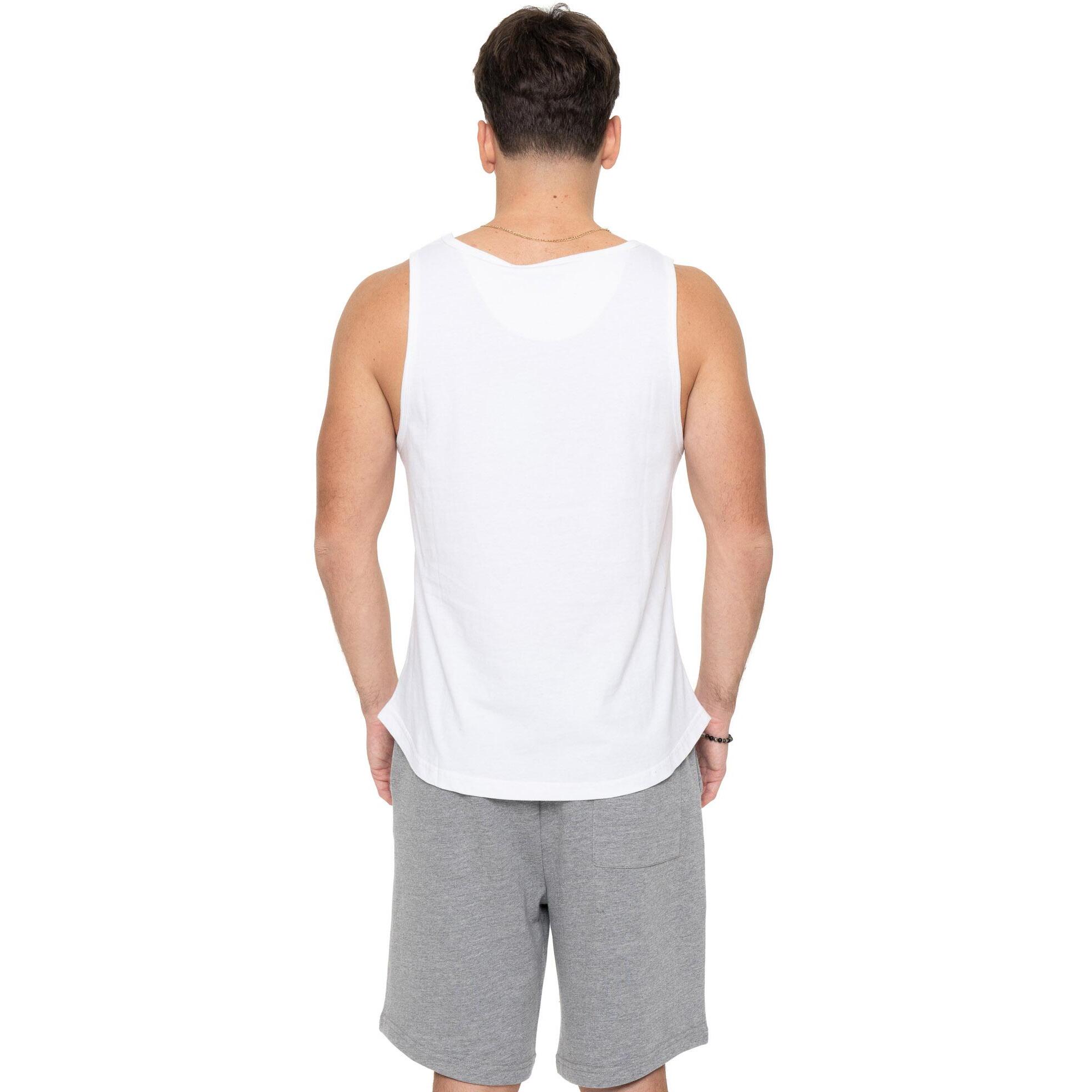 Boxeo del hombre del tanque