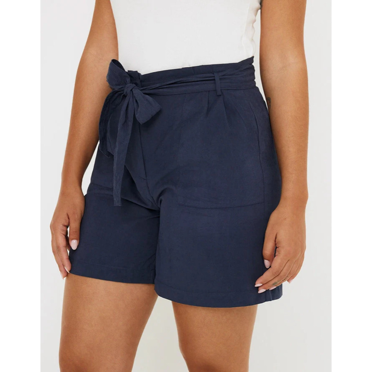 Bermuda Corta con Cinturón Azul Marino - Valiana