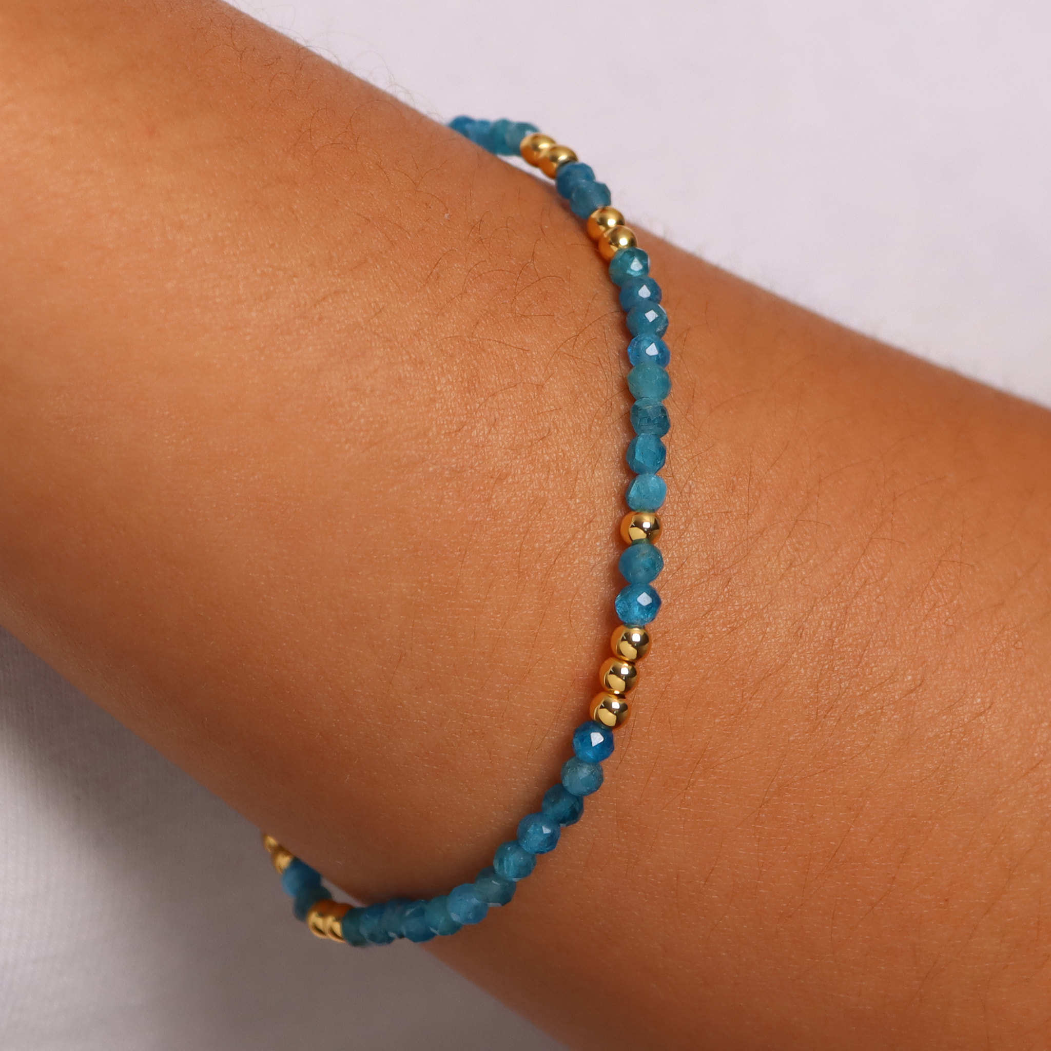 Bracciale Elastico con Apatite Blu e Bead Lucide