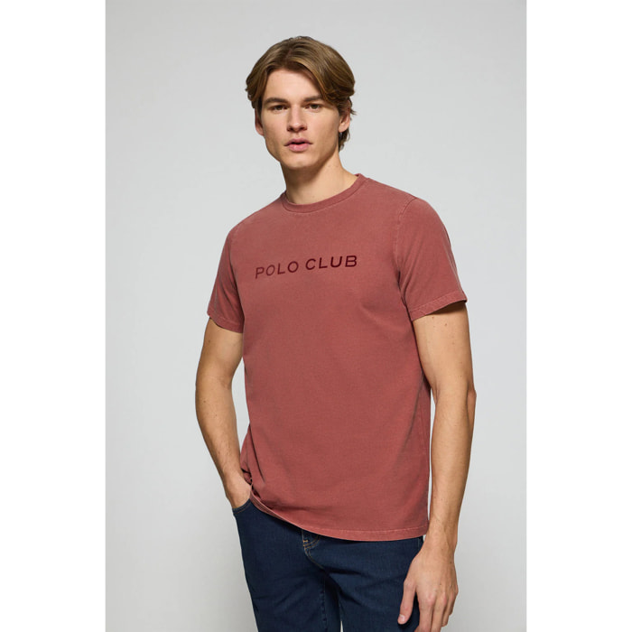 Camiseta Apolo garment dyed roja con logo Polo Club aterciopelado