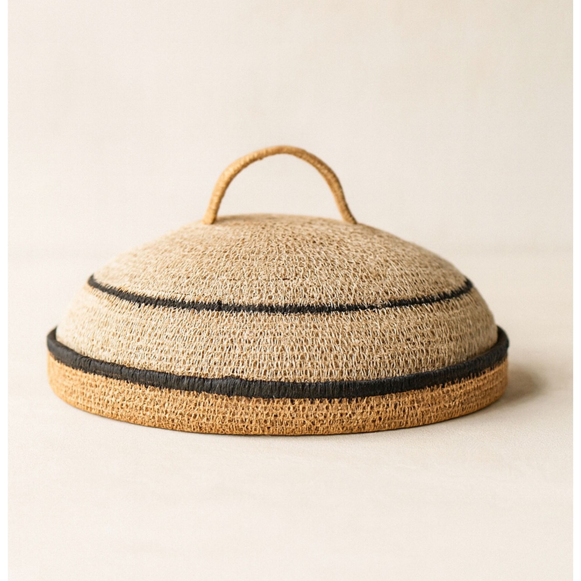 Panier avec cloche d33cm en jonc de mer naturel et safran dune