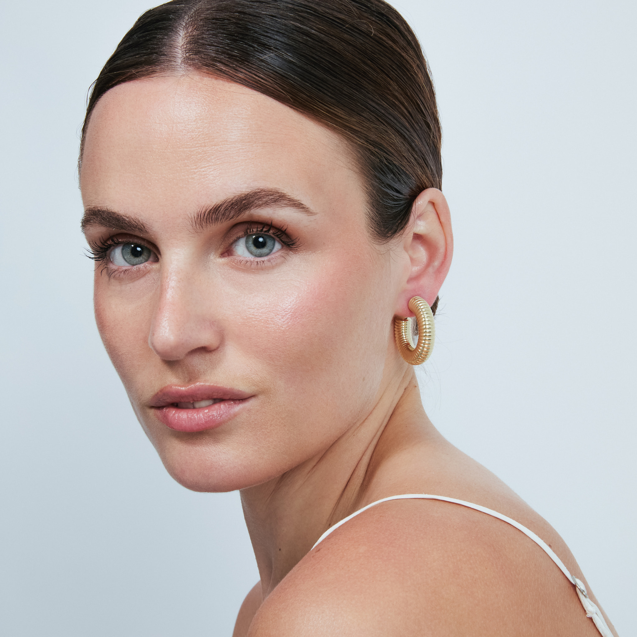 Pendientes Shagen acabado oro amarillo 18k