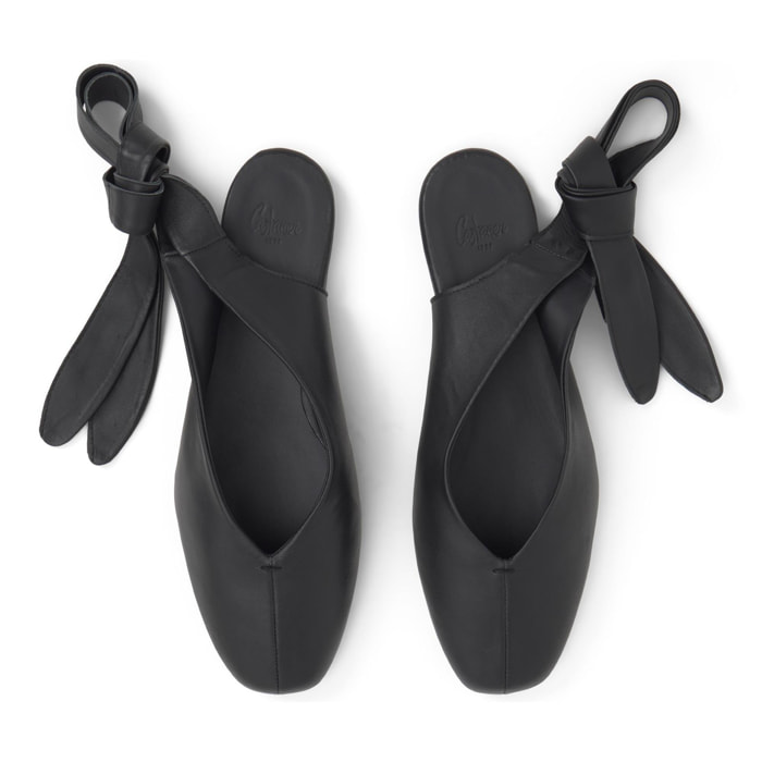 Bailarina plana Sybil en napa con cierre de cintas