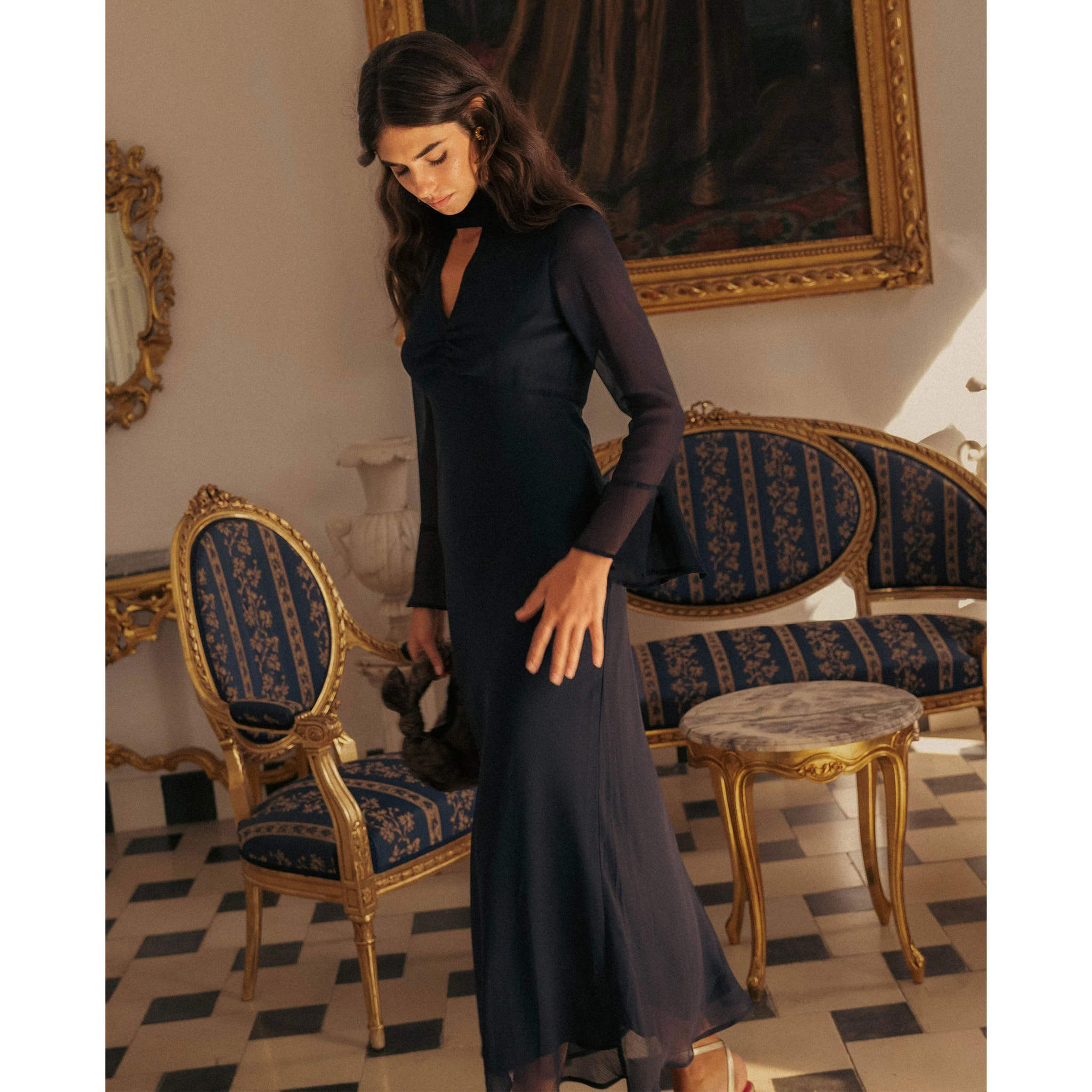 Vestido midi con escote pico y halter anudado