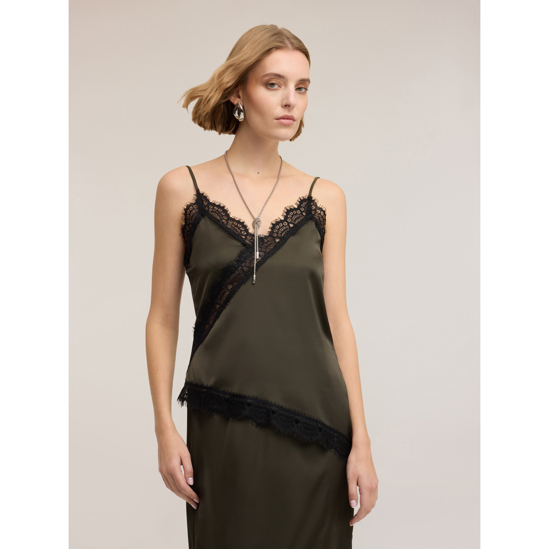 Motivi - Top asimmetrico in raso con pizzo - Verde militare