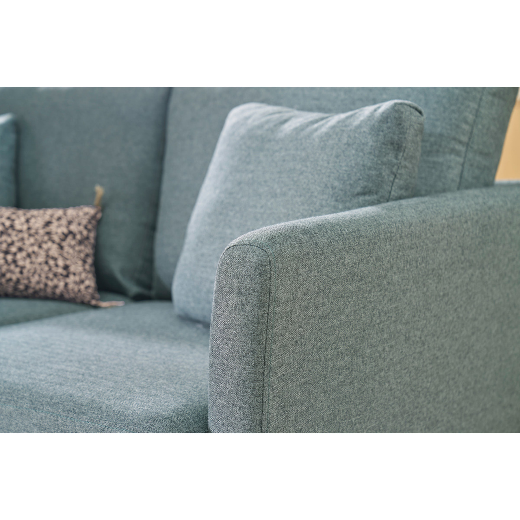 Canapé scandinave déhoussable 2 places en tissu vert de gris et bois clair OSLO