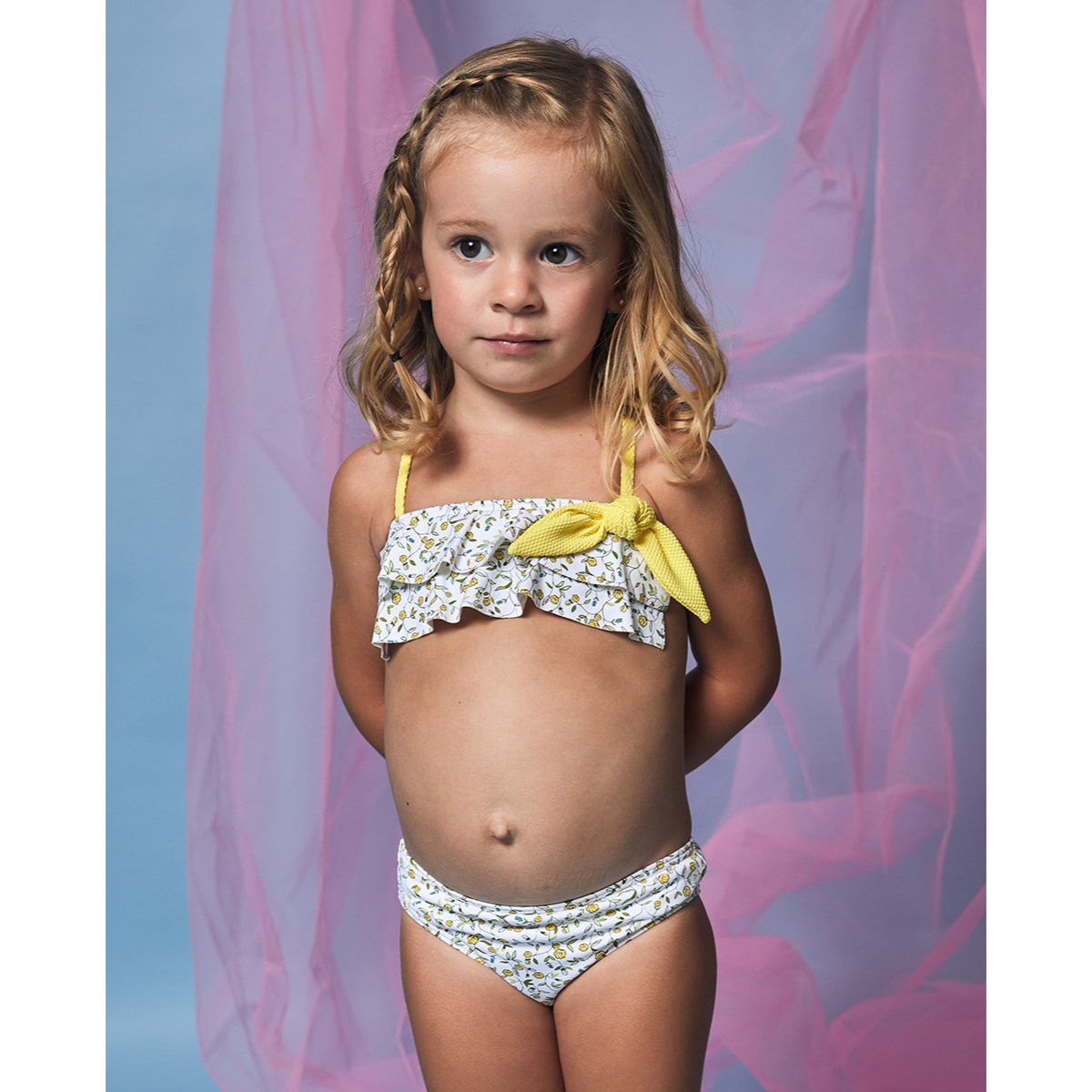 BIKINI FLORECITAS AMARILLAS CON TIRANTES Y LAZO AMARILLO