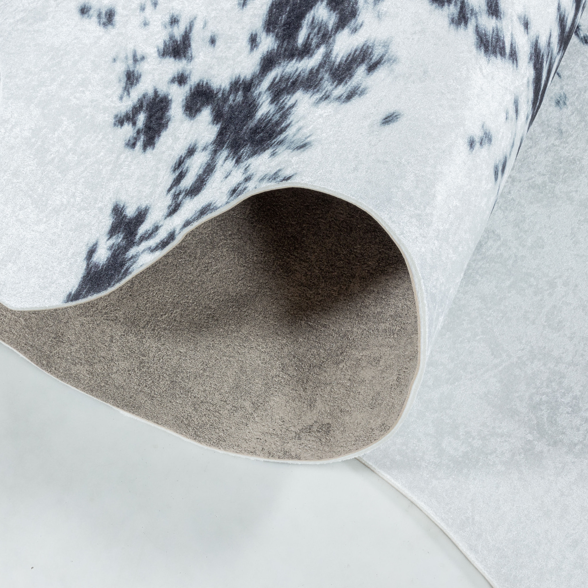 ETOSHA - Tapis imitation peau vache noir