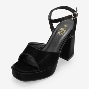 Sandalias de tacón negras con pulsera y hebilla