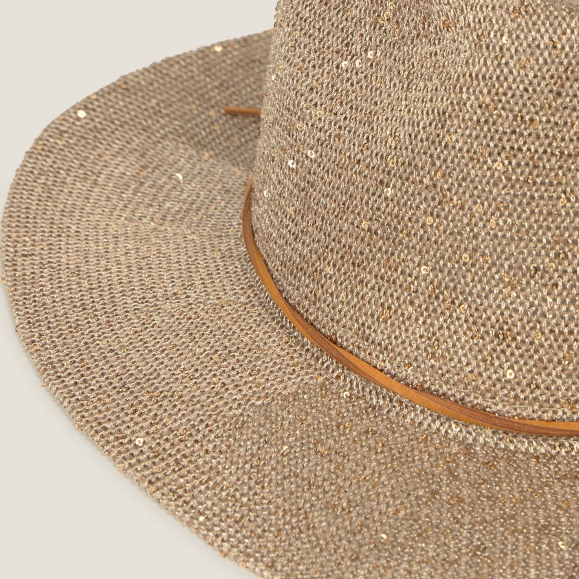 Sombrero de playa
 May color dorado Poliéster