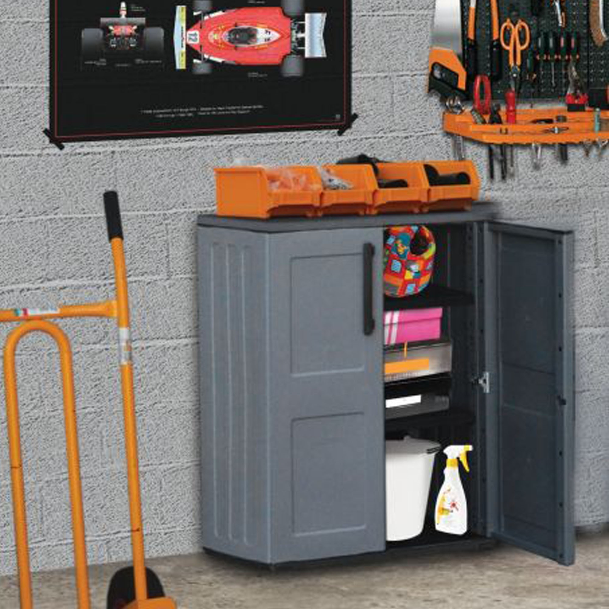 Armario de mediana altura en polipropileno, material reciclable y eco-sostenible, equipado con bisagras de acero y balda regulable, dimensiones l 680