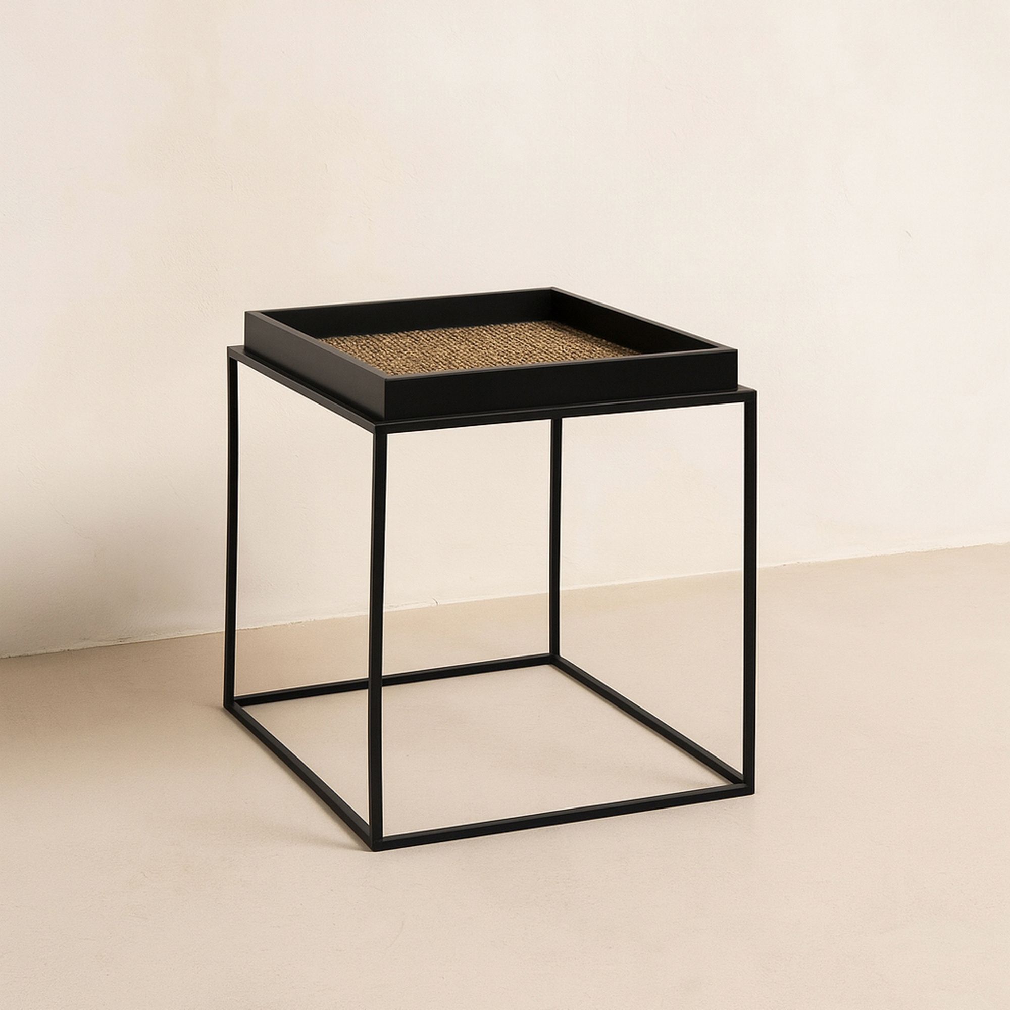 Meuble d'appoint en noix de coco et pieds en métal noir LAMAI