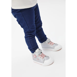 Sneakers alte per neonati con stampa a cuore e design rispettoso