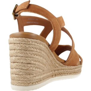 Alpargatas Mujer de la marca GEOX  modelo D35GVC MARRON CLARO