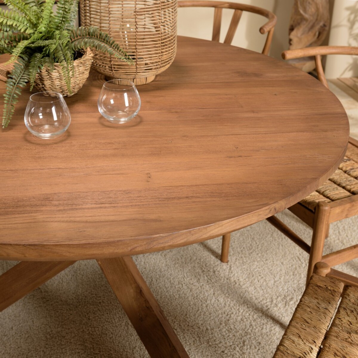 SIXTINE - Table à manger ronde 130x130cm en bois de teck recyclé