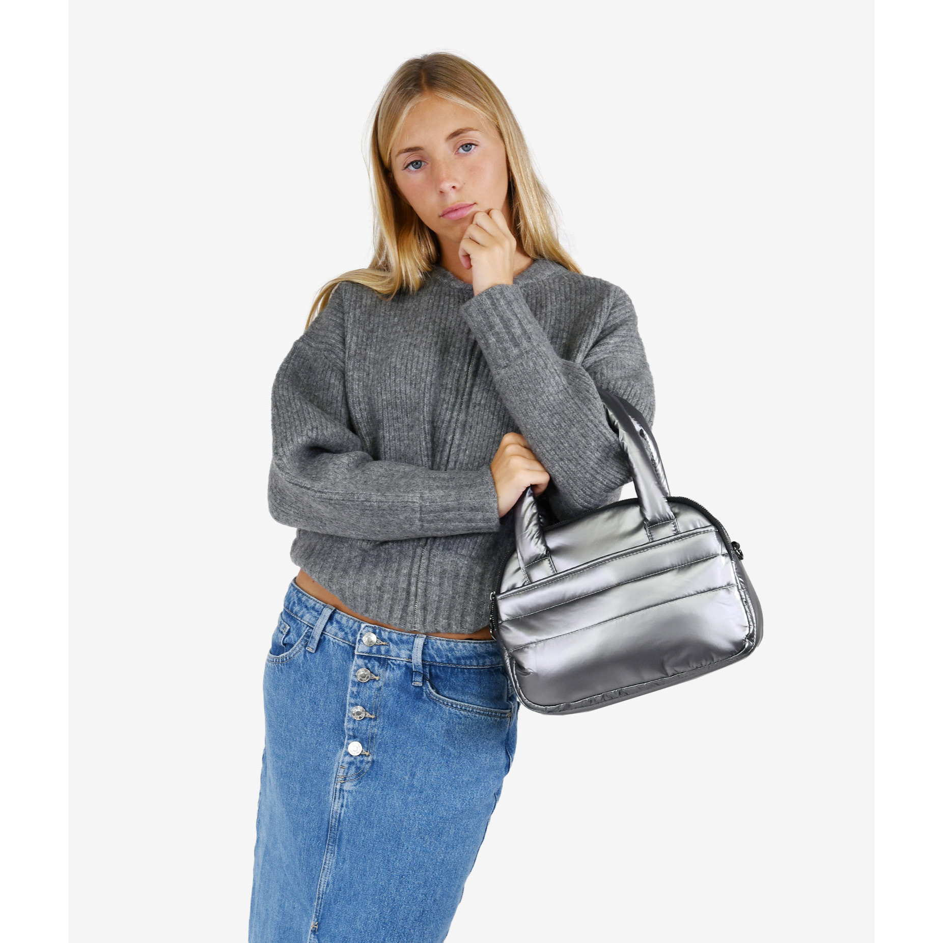 Bolso plomo acolchado con doble cremallera