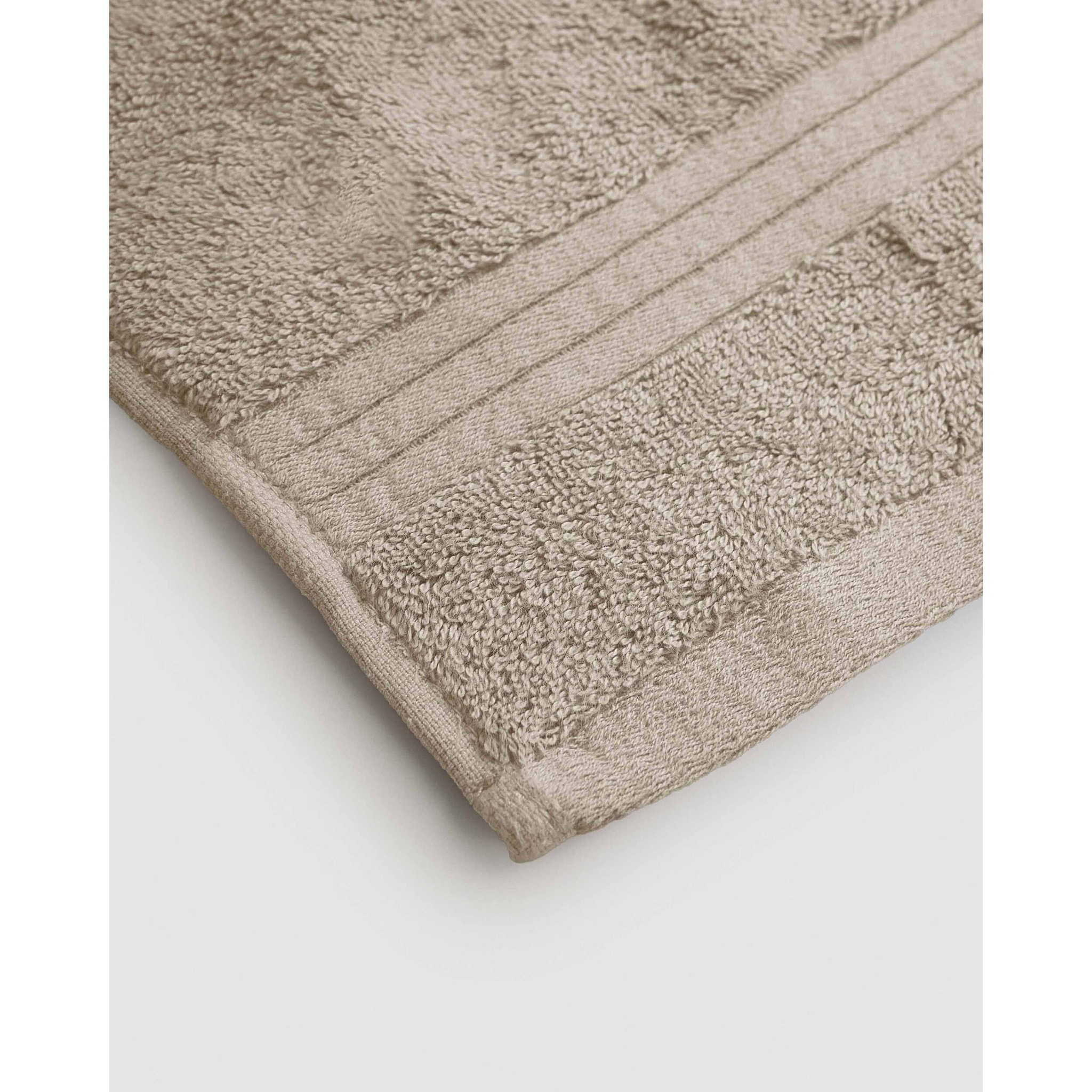 Toalla de baño 700gr/m² cenefa rayas gris claro