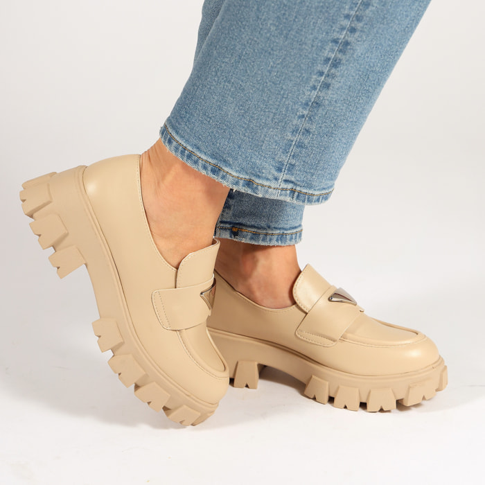 Mocassini platform in simil pelle con dettaglio color argento