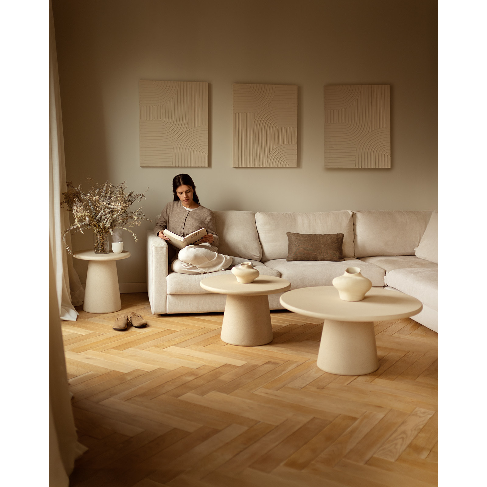 Table d'appoint ronde en microciment ton beige 45x50cm Hauteur: 50 Longueur: 45 Largeur: 45
