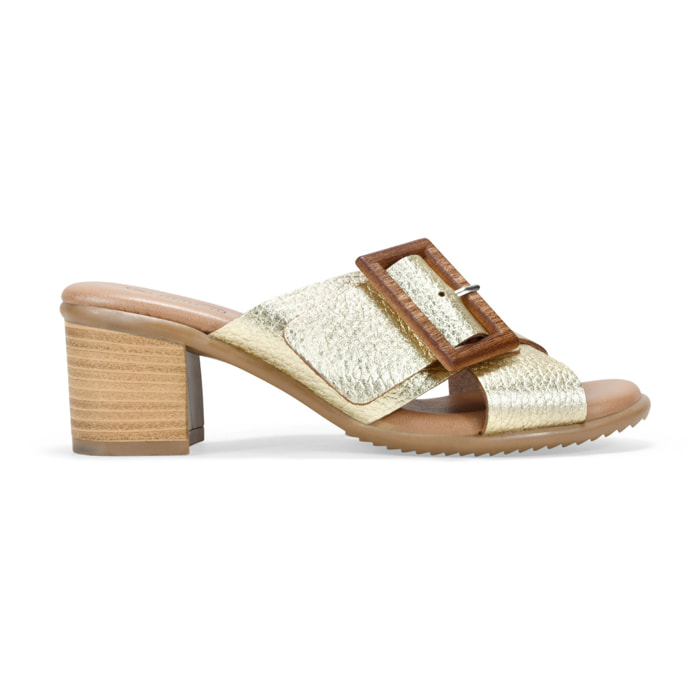 Sandalias con tacón doradas en piel