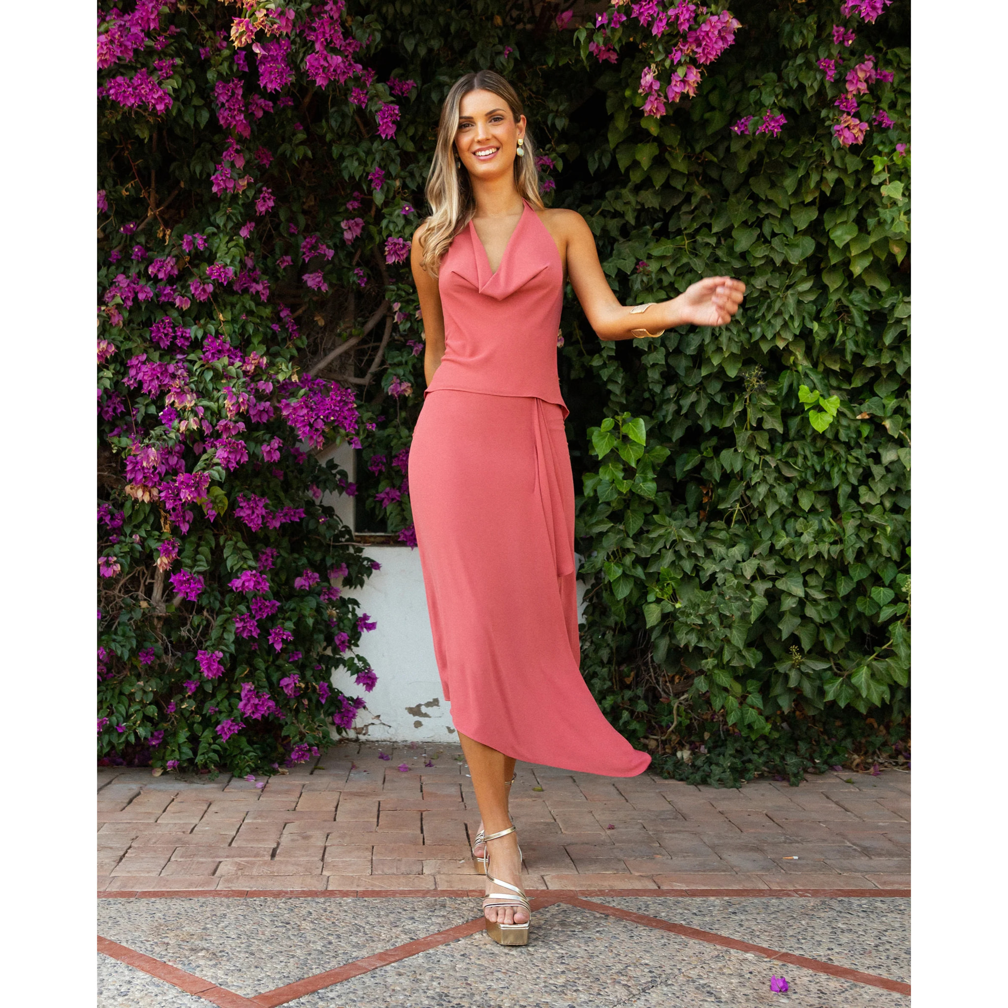 Blusa de mujer halter espada abierta